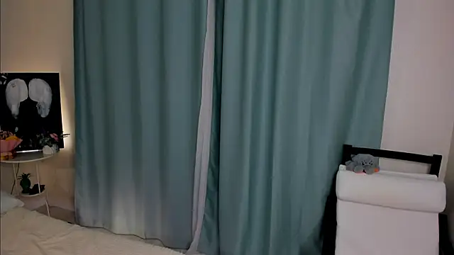 Snapshot of Chloeee4200 chatting on December 15, 2025, 1:06 pm Chloeee4200 online show from December 15, 2025, 1:06 pm