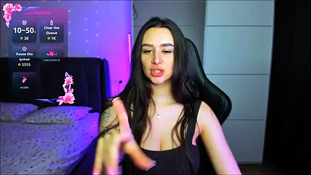 Veronica Larsson online show from December 15, 2025, 4:29 am