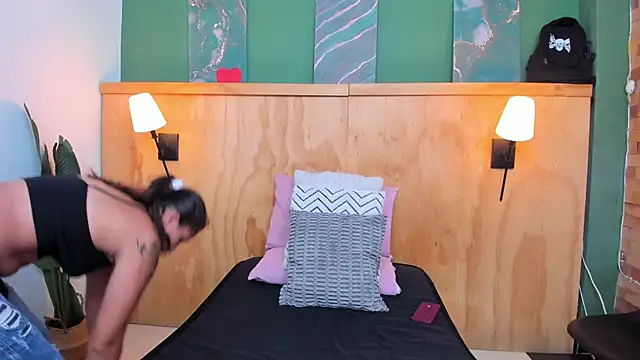 aliceandsia online show from November 21, 2025, 7:02 pm