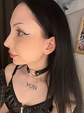 Lina Thornton  online show from April 23, 2026, 6:31 pm