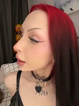 Snapshot of Lina_Thornton_ chatting on November 14, 2025, 11:19 pm Lina Thornton online show from November 14, 2025, 11:19 pm