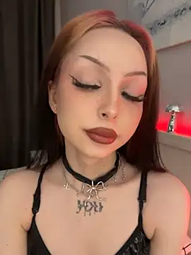 Snapshot of Lina_Thornton_ chatting on December 5, 2025, 8:28 pm Lina Thornton online show from December 5, 2025, 8:28 pm