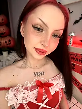 Snapshot of Lina_Thornton_ chatting on October 22, 2025, 8:41 pm Lina Thornton online show from October 22, 2025, 8:41 pm