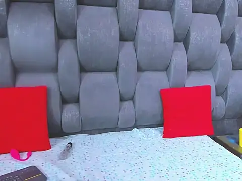 valerythompsonper online show from January 16, 2026, 7:29 pm