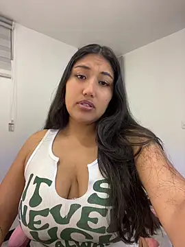 Snapshot of SharaRous chatting on May 10, 2026, 12:14 am SharaRous online show from May 10, 2026, 12:14 am