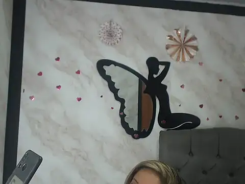 Snapshot of Brenda_bigtitis chatting on October 15, 2025, 12:20 am Brenda bigtitis online show from October 15, 2025, 12:20 am