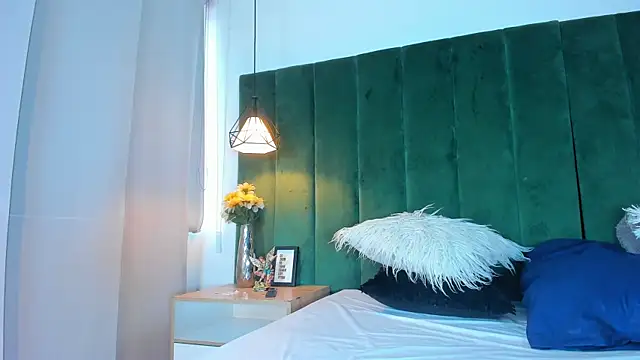 kittyy milk 001 online show from September 27, 2025, 8:15 pm