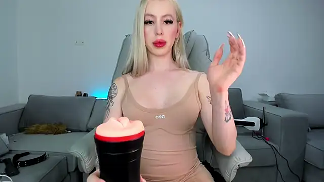 Snapshot of Sweet_Soffi chatting on December 14, 2025, 2:18 am Sweet Soffi online show from December 14, 2025, 2:18 am