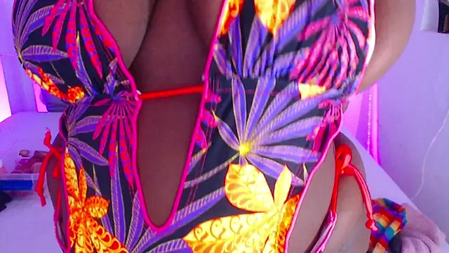 Snapshot of ebony_NeighborMoans chatting on October 23, 2025, 3:16 am ebony NeighborMoans online show from October 23, 2025, 3:16 am