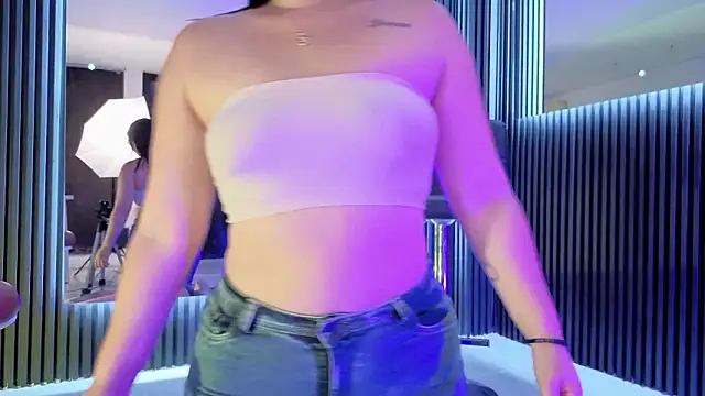 MiaaFarrel online show from February 20, 2026, 3:36 pm