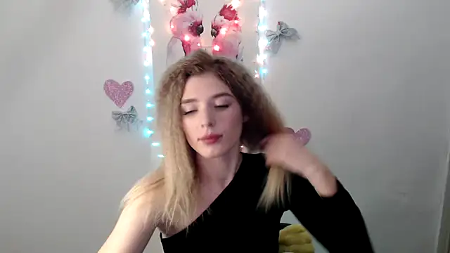 Snapshot of JuiceLips__ chatting on November 28, 2025, 1:33 pm JuiceLips online show from November 28, 2025, 1:33 pm