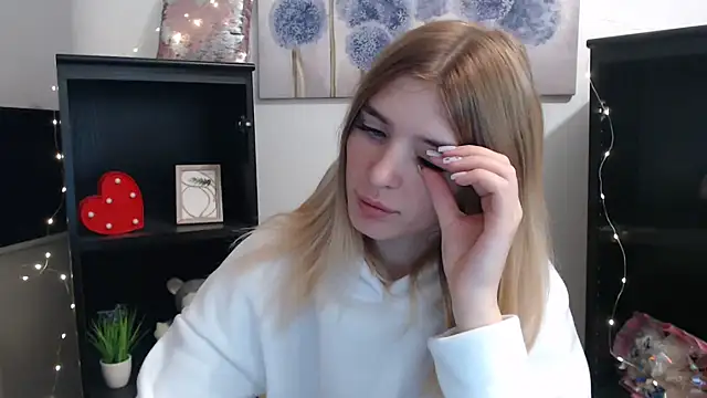 Snapshot of JuiceLips__ chatting on November 21, 2025, 12:15 pm JuiceLips online show from November 21, 2025, 12:15 pm