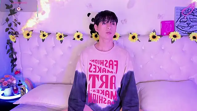 AleAurarashi online show from February 17, 2026, 4:54 am