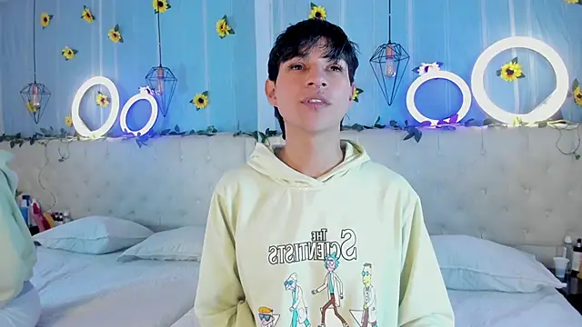 AleAurarashi online show from November 16, 2025, 1:43 am