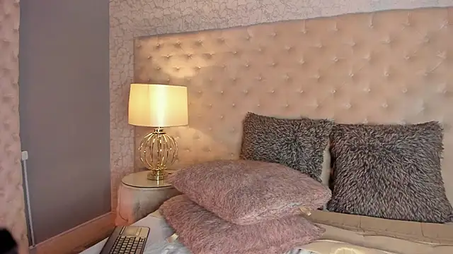 Snapshot of AlannaBlakes chatting on December 1, 2025, 3:18 am AlannaBlakes online show from December 1, 2025, 3:18 am