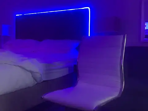 Hothotboyg online show from September 20, 2025, 2:11 pm