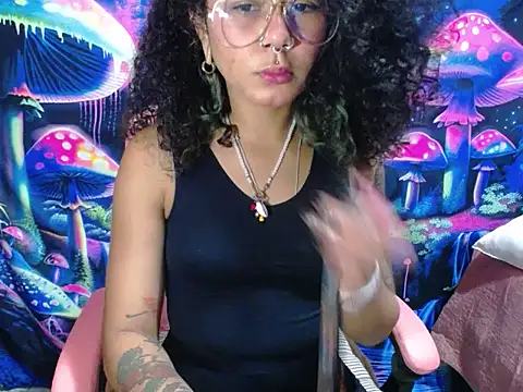 Snapshot of Delliriummm chatting on February 7, 2026, 11:13 pm Delliriummm online show from February 7, 2026, 11:13 pm