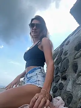 Snapshot of MissBinx chatting on October 5, 2025, 5:09 am MissBinx online show from October 5, 2025, 5:09 am