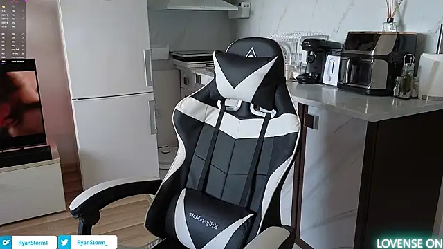 Snapshot of RyanStorm_ chatting on October 30, 2025, 10:46 am RyanStorm online show from October 30, 2025, 10:46 am