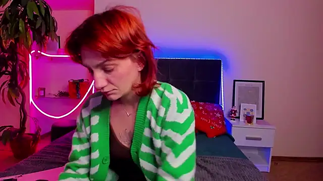 ArinaWinss online show from December 15, 2025, 2:01 pm