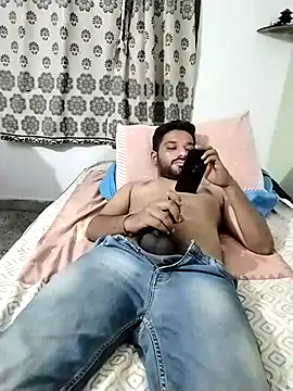 Snapshot of avi007p chatting on October 22, 2025, 1:10 pm avi007p online show from October 22, 2025, 1:10 pm