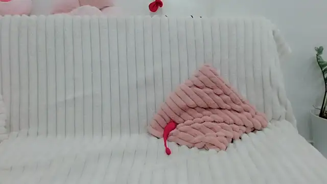 Emmahahaha17 online show from November 21, 2025, 3:11 pm