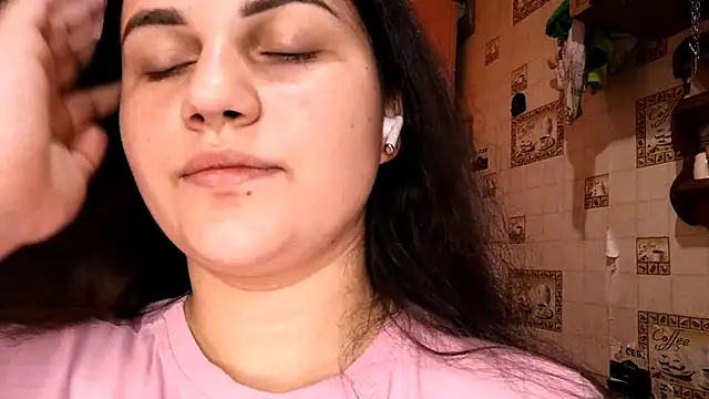 Snapshot of DierdreCousineau chatting on November 1, 2025, 10:09 am DierdreCousineau online show from November 1, 2025, 10:09 am