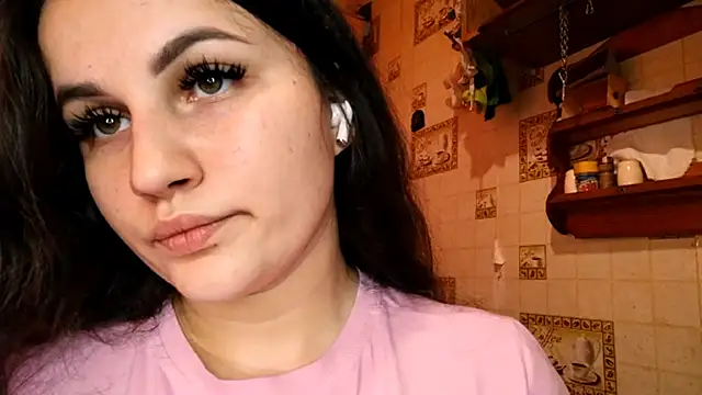 Snapshot of DierdreCousineau chatting on November 7, 2025, 10:09 am DierdreCousineau online show from November 7, 2025, 10:09 am