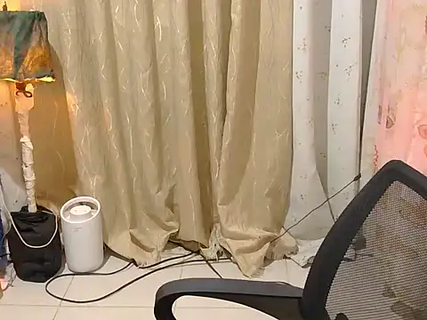 Snapshot of honeyLushess chatting on November 10, 2025, 4:12 pm honeyLushess online show from November 10, 2025, 4:12 pm