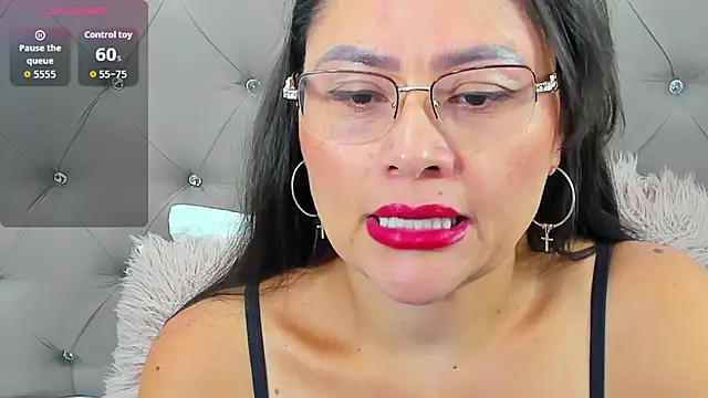 Snapshot of Isbettyche chatting on November 23, 2025, 10:20 pm Isbettyche online show from November 23, 2025, 10:20 pm