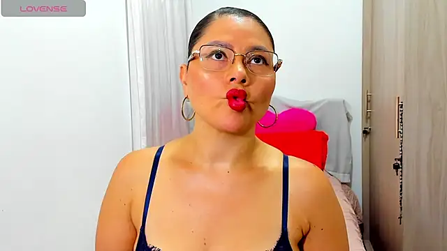 Isbettyche online show from April 9, 2026, 12:56 am