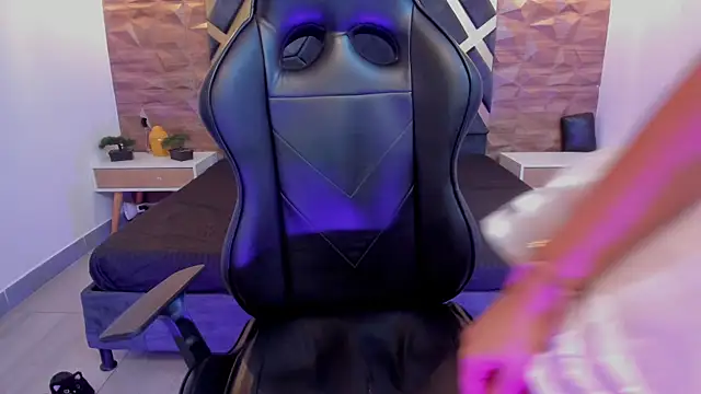 Snapshot of Alana_cox_ chatting on October 31, 2025, 11:33 pm Alana cox online show from October 31, 2025, 11:33 pm