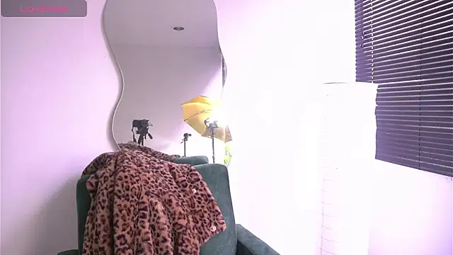 a Malgosia mako online show from October 29, 2025, 3:22 pm