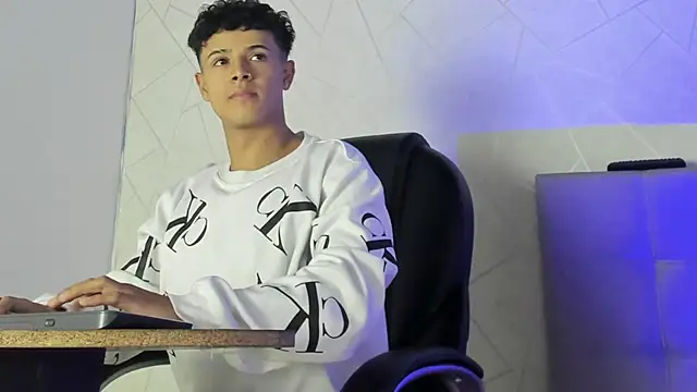 Snapshot of Alex_Colton7 chatting on December 15, 2025, 4:07 am Alex Colton7 online show from December 15, 2025, 4:07 am