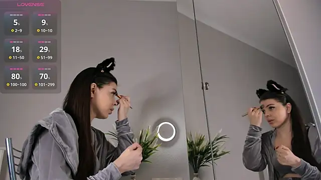 Snapshot of AuroraVice chatting on November 24, 2025, 6:24 am AuroraVice online show from November 24, 2025, 6:24 am