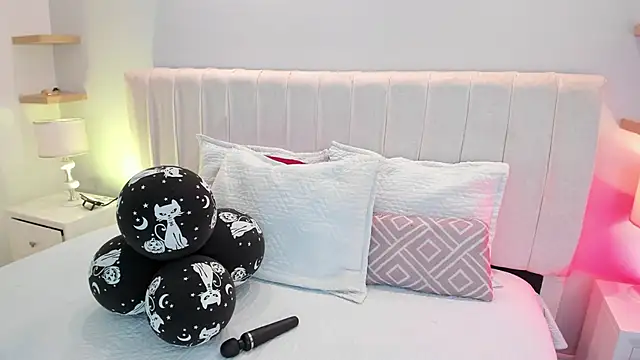 Snapshot of Chahna_ chatting on October 31, 2025, 12:02 pm Chahna online show from October 31, 2025, 12:02 pm