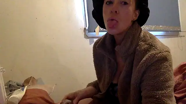 Snapshot of Bellababexox_ chatting on October 14, 2025, 2:50 pm Bellababexox online show from October 14, 2025, 2:50 pm