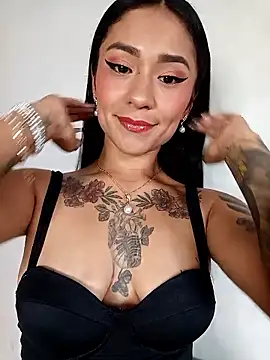 Snapshot of Liahdiaz_ chatting on December 13, 2025, 8:04 pm Liahdiaz online show from December 13, 2025, 8:04 pm