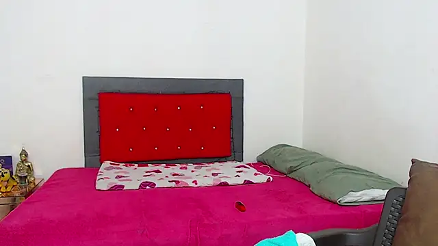 Snapshot of miawhithee chatting on December 5, 2025, 9:08 am miawhithee online show from December 5, 2025, 9:08 am