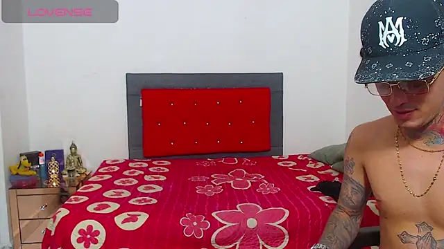 Snapshot of miawhithee chatting on November 25, 2025, 4:13 am miawhithee online show from November 25, 2025, 4:13 am