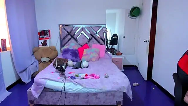 Luna Analya online show from April 7, 2026, 1:57 pm