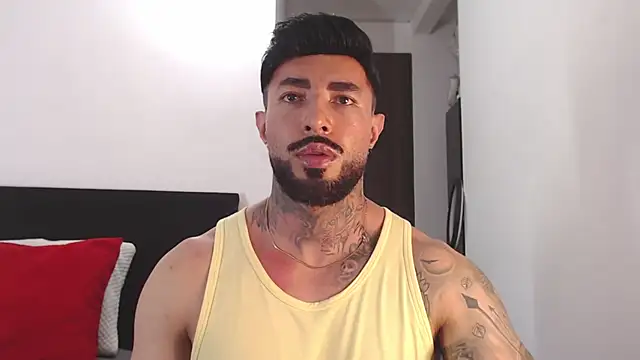 Snapshot of andrea_de_lucaa chatting on June 18, 2026, 5:06 am andrea de lucaa online show from June 18, 2026, 5:06 am