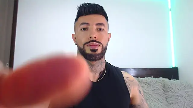 andrea de lucaa online show from February 8, 2026, 1:47 am