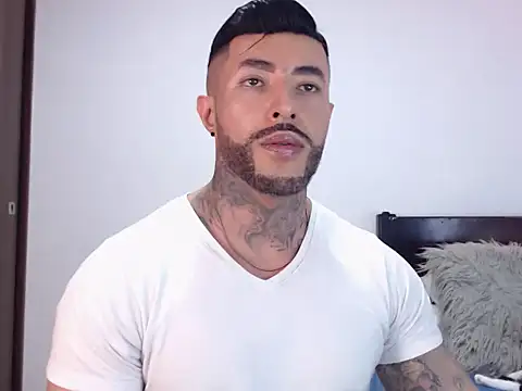 andrea de lucaa online show from November 29, 2025, 4:34 am