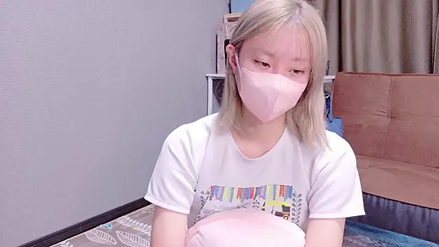 Nana  ch online show from November 8, 2025, 3:43 am