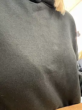 Snapshot of CaitlinSugar chatting on November 4, 2025, 4:16 am CaitlinSugar online show from November 4, 2025, 4:16 am