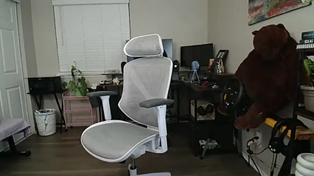 SHEILYN  online show from October 31, 2025, 6:43 am