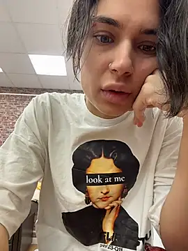 Snapshot of VioletAsh chatting on November 12, 2025, 4:16 am VioletAsh online show from November 12, 2025, 4:16 am