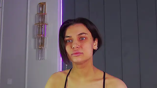 Snapshot of VioletAsh chatting on December 4, 2025, 4:44 am VioletAsh online show from December 4, 2025, 4:44 am