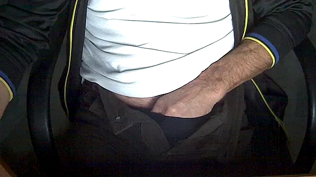 velikifant7 online show from February 22, 2026, 5:32 am